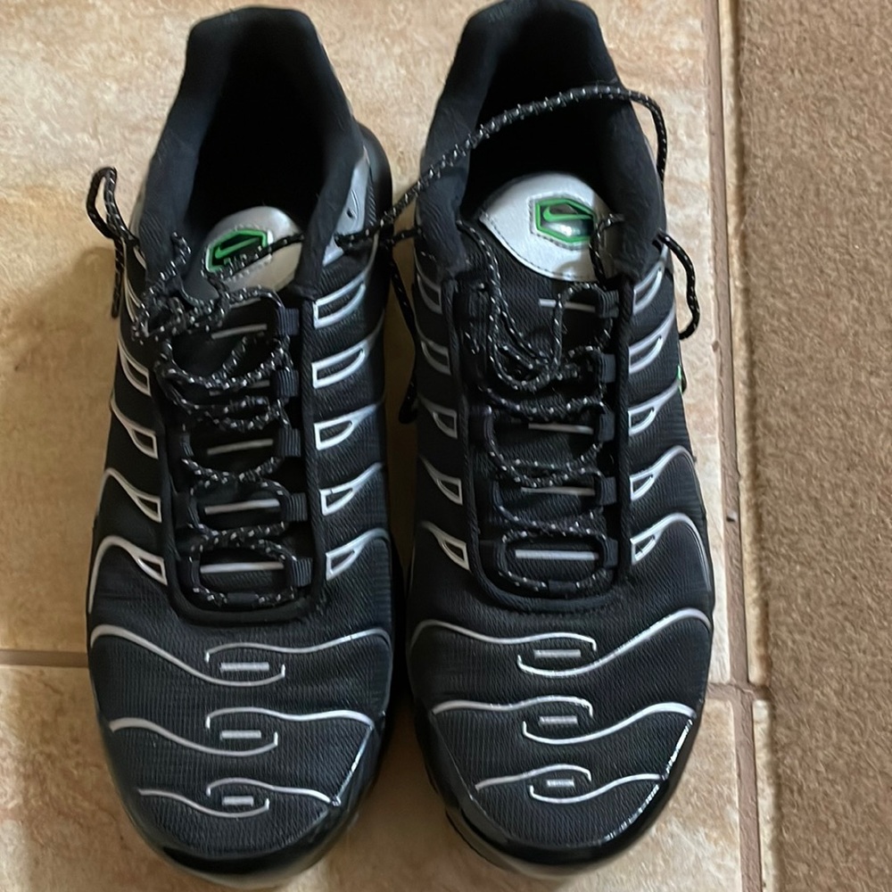 Nike Air Max Plus Black Silver Green Strike 2022 - Size 10